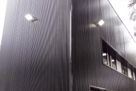 Obra: Planta de producción y oficinas Bertech; Instalación de proyectores LED perimetrales exteriores.